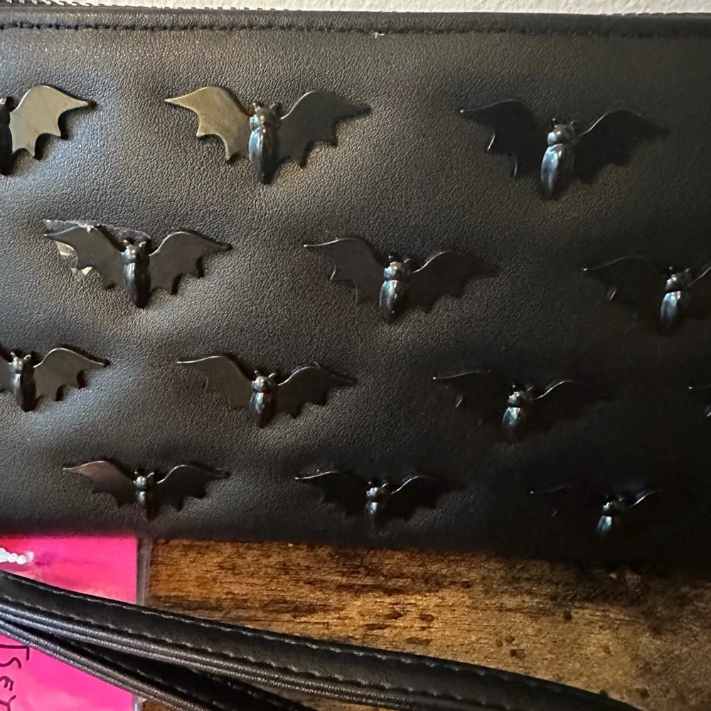 Betsy Johnson Bat Wristlet Wallet Black with Metal Bats NWT Wristlet Strap - Picture 3 of 6